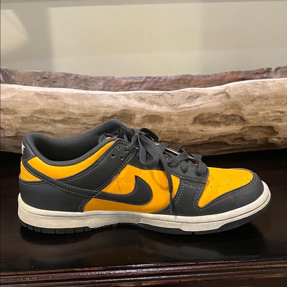 Nike Kids Grade School Dunk Low Sneakers - Picture 14 of 16